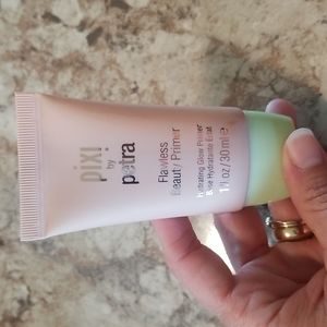 Pixi by Petra Flawless Beauty Primer. Hydrating Glow Primer